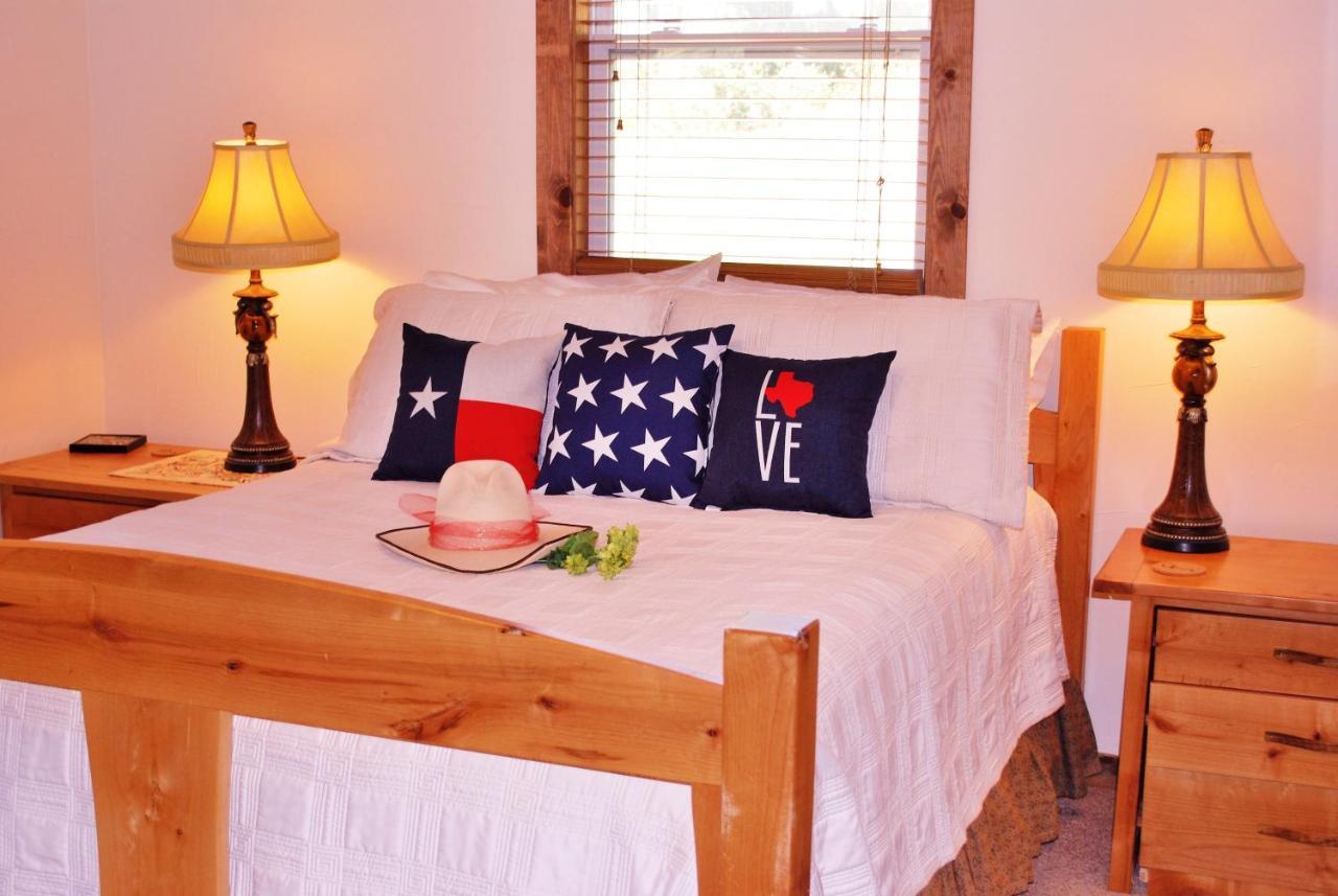 Glory Hills Ranch Bed & Breakfast Pipe Creek Exterior photo